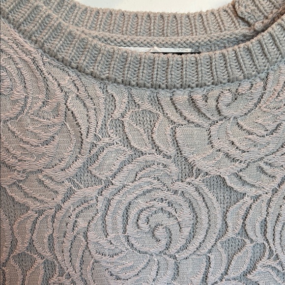 Grey rose pattern knit sweater - small - Picture 2 of 4